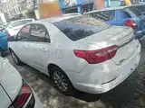 Фото 5 - Geely Vision