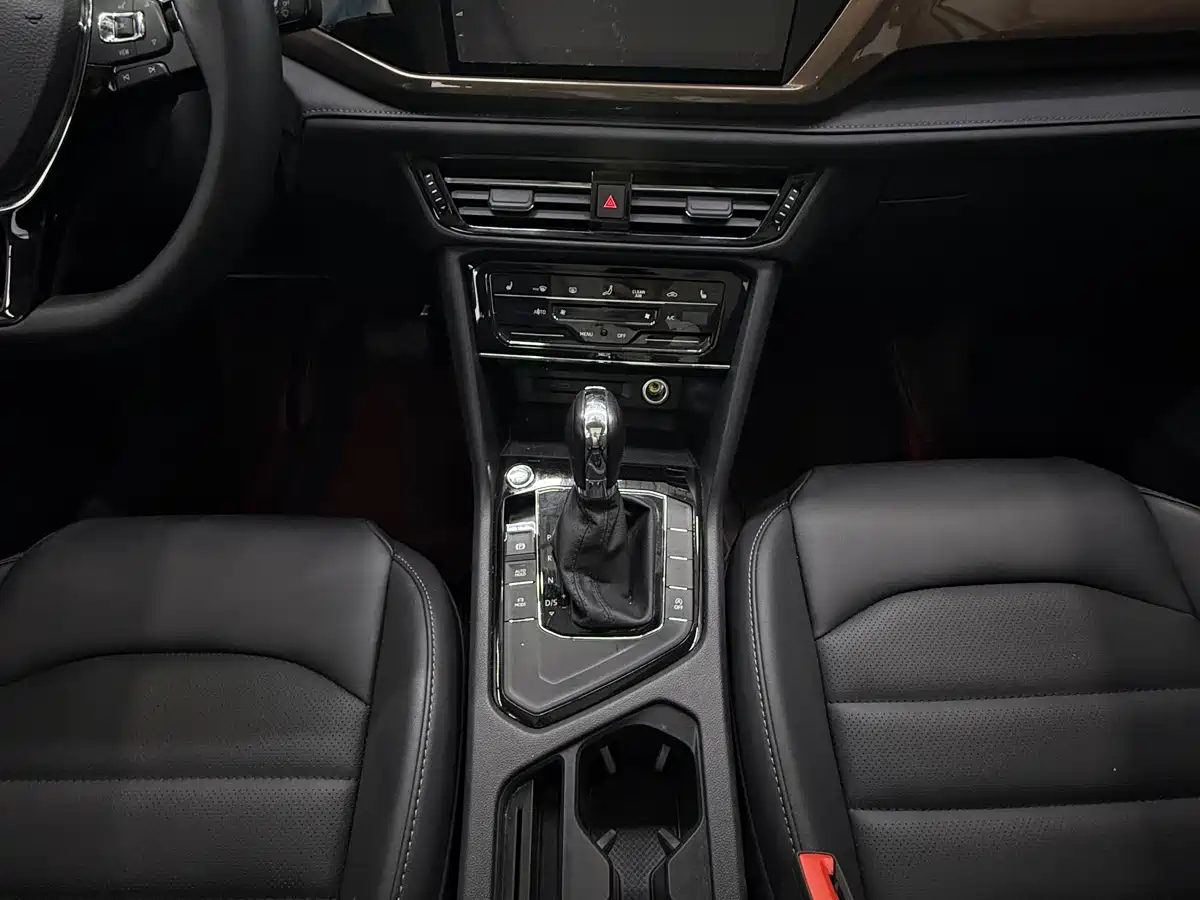 Volkswagen Tharu 2022 280TSI FWD Luxury Edition фото 9