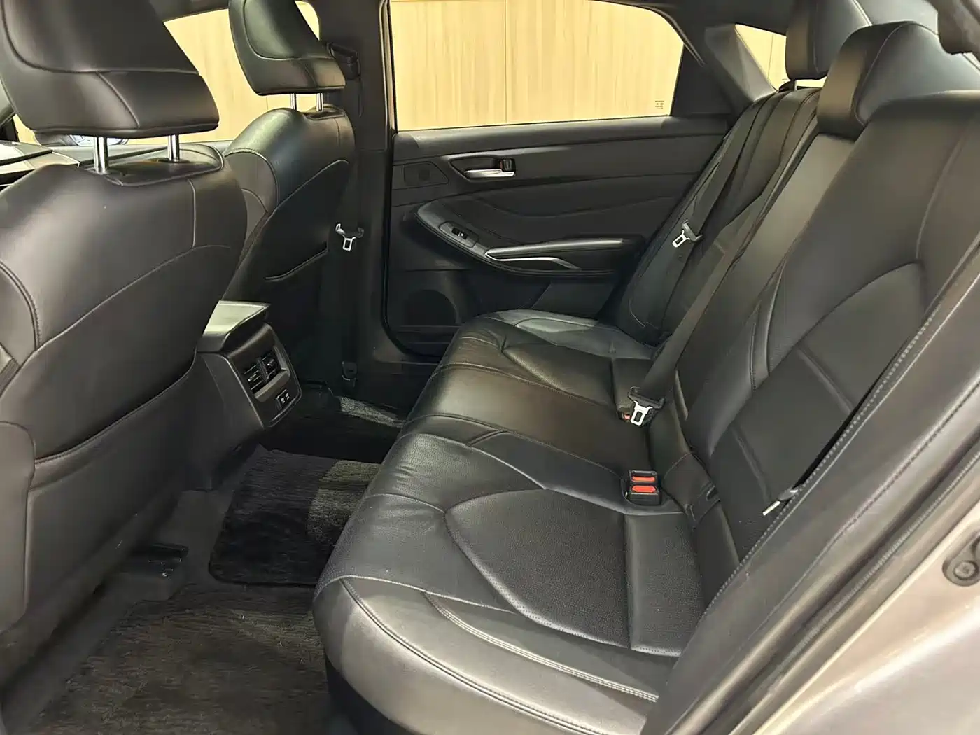 Toyota Avalon 2019 Hybrid 2.5L Luxury Edition China V фото 12