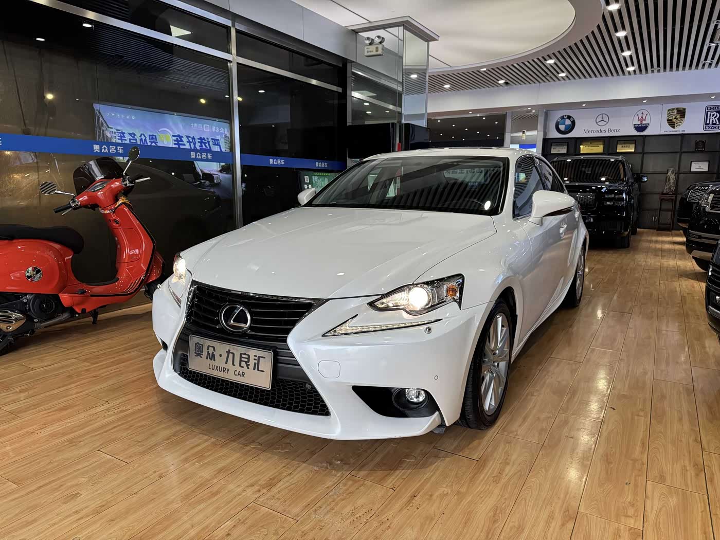 Lexus IS