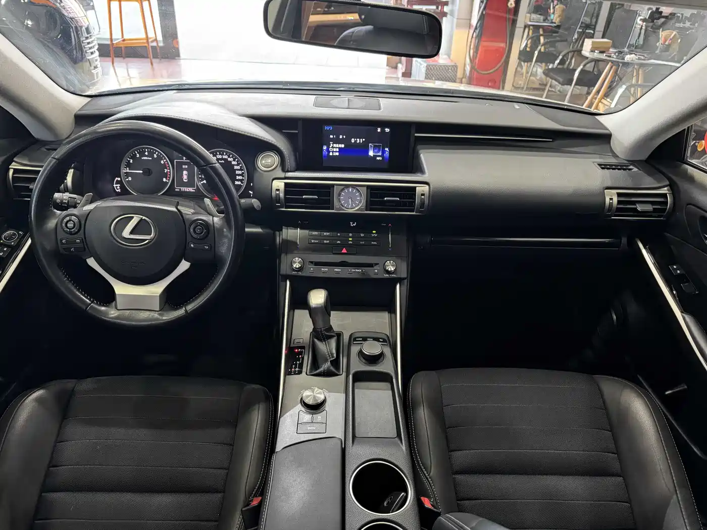 Lexus IS 2015 200t Leading Edition фото 4