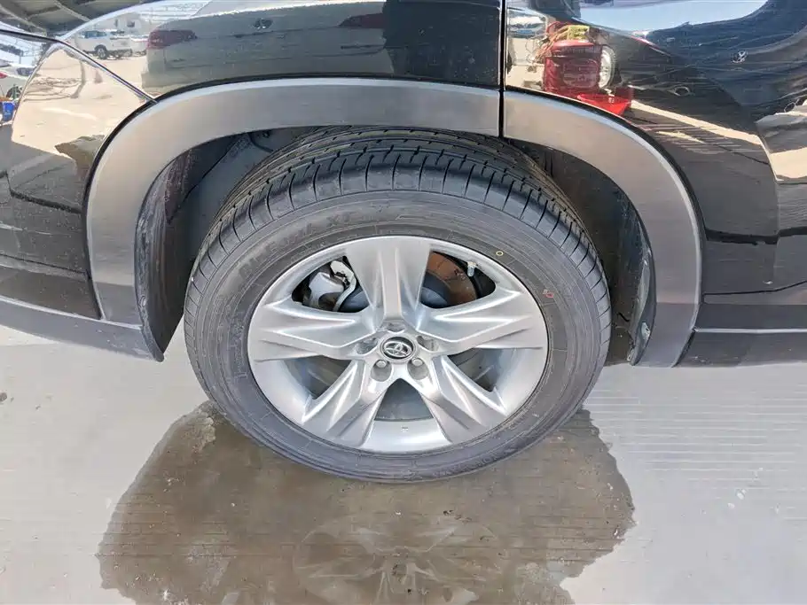 TOYOTA HIGHLANDER
