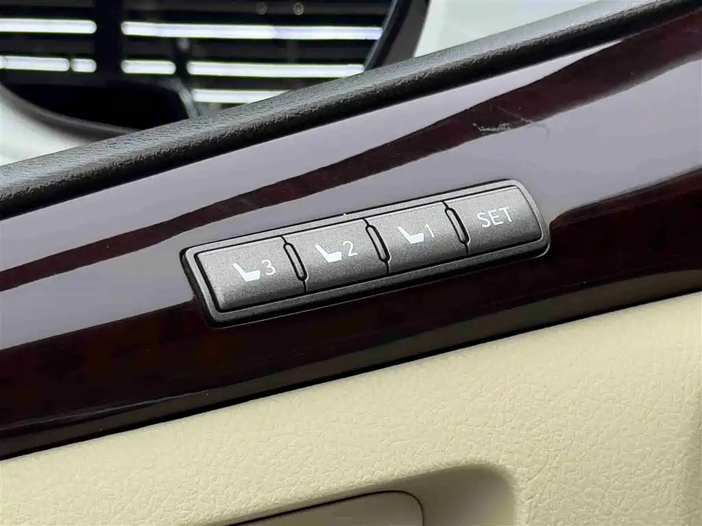 Lexus LX 2009 570 фото 17