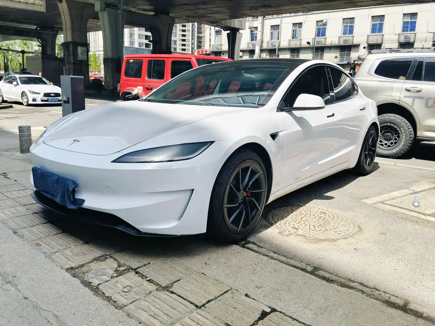 TESLA MODEL 3