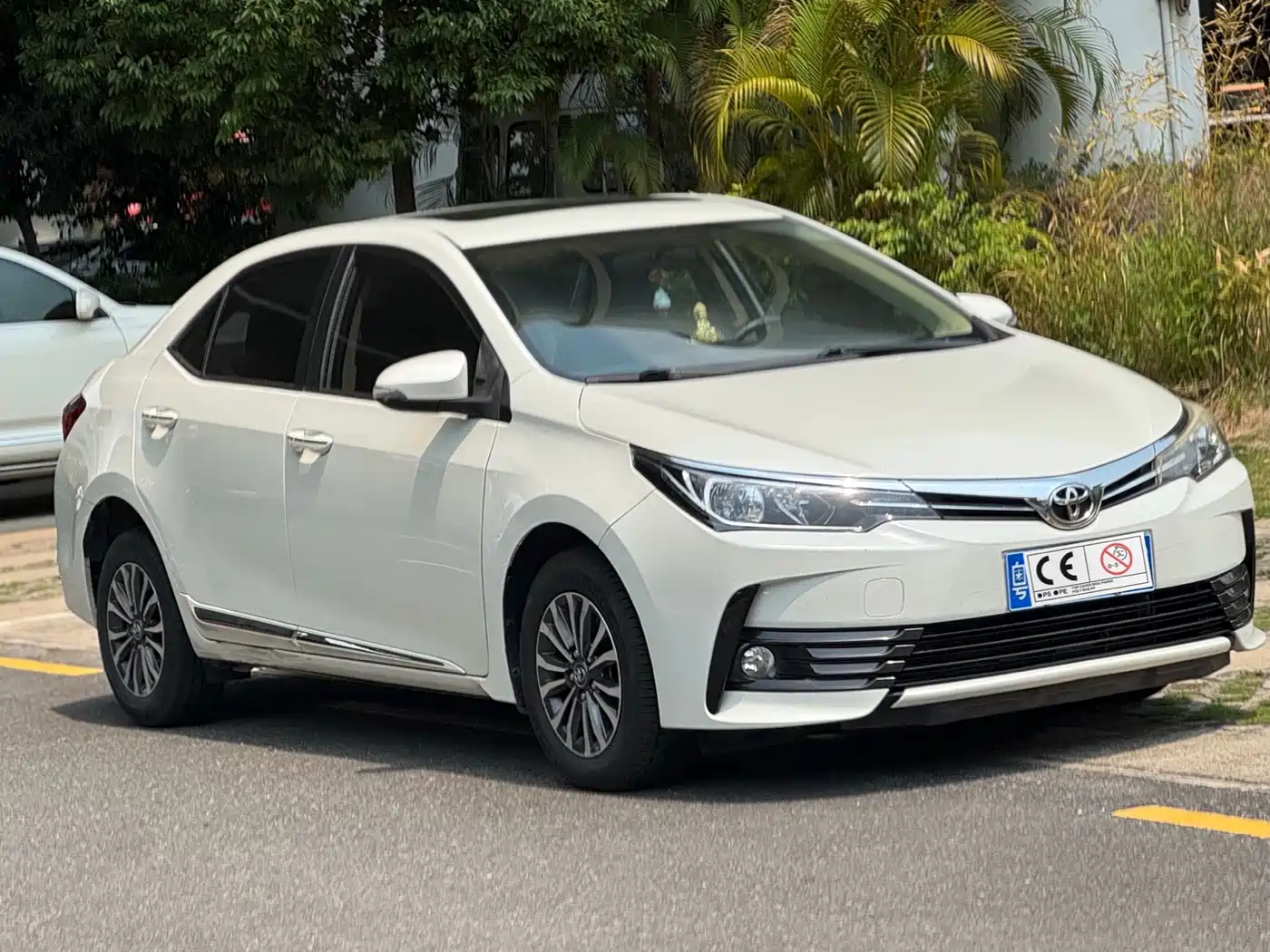 Toyota Corolla 2017 Facelift 1.2T S-CVT GL-i фото 3