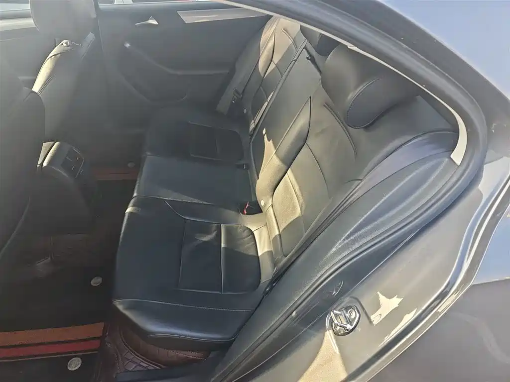 Volkswagen Sagitar 2014 Facelift 1.6L Automatic Comfort фото 12