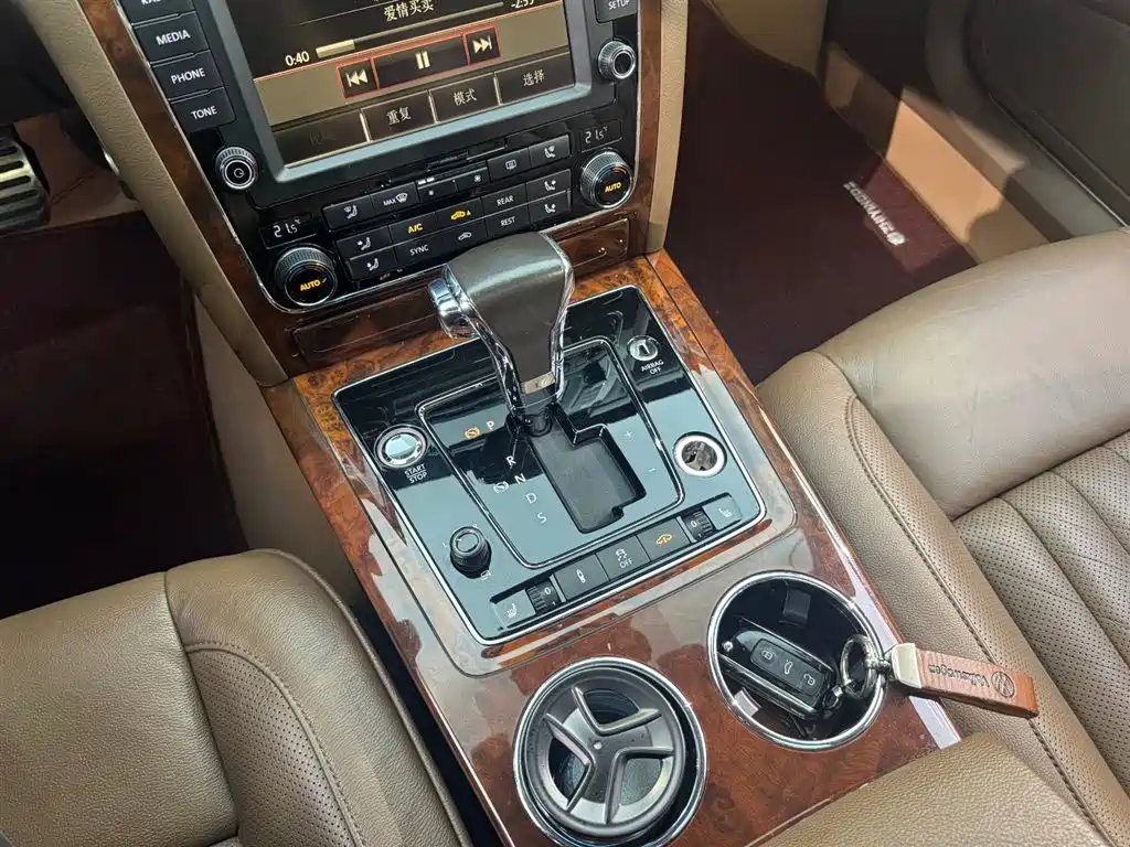 Volkswagen Phaeton 2012 3.0L Executive фото 11