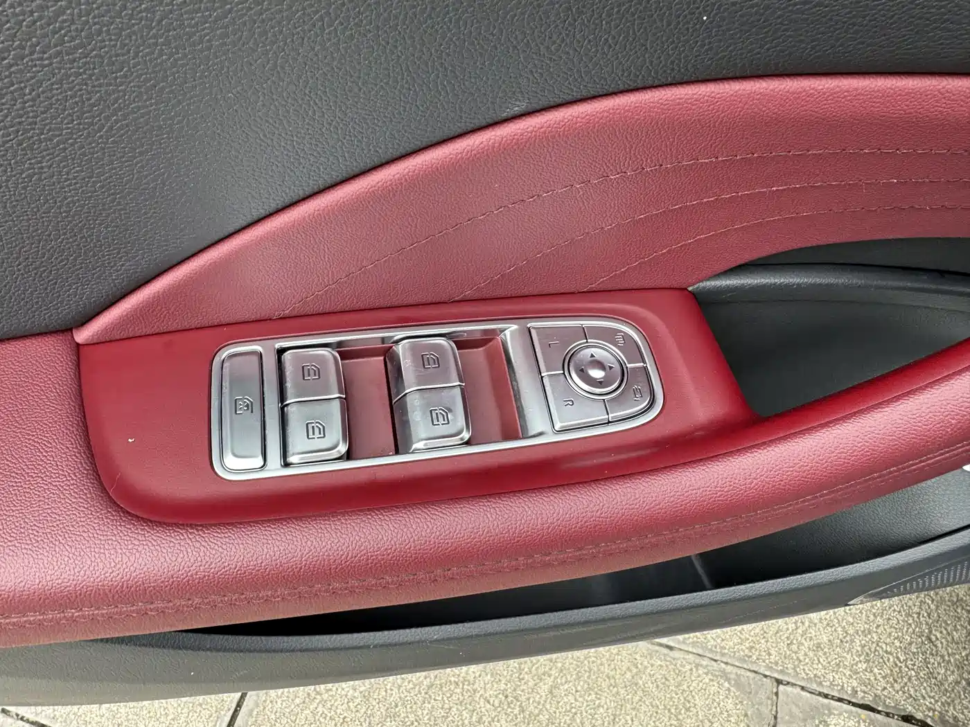 Hongqi H5 2024 2.0T Automatic Smart Connect Flag Leader Edition фото 22