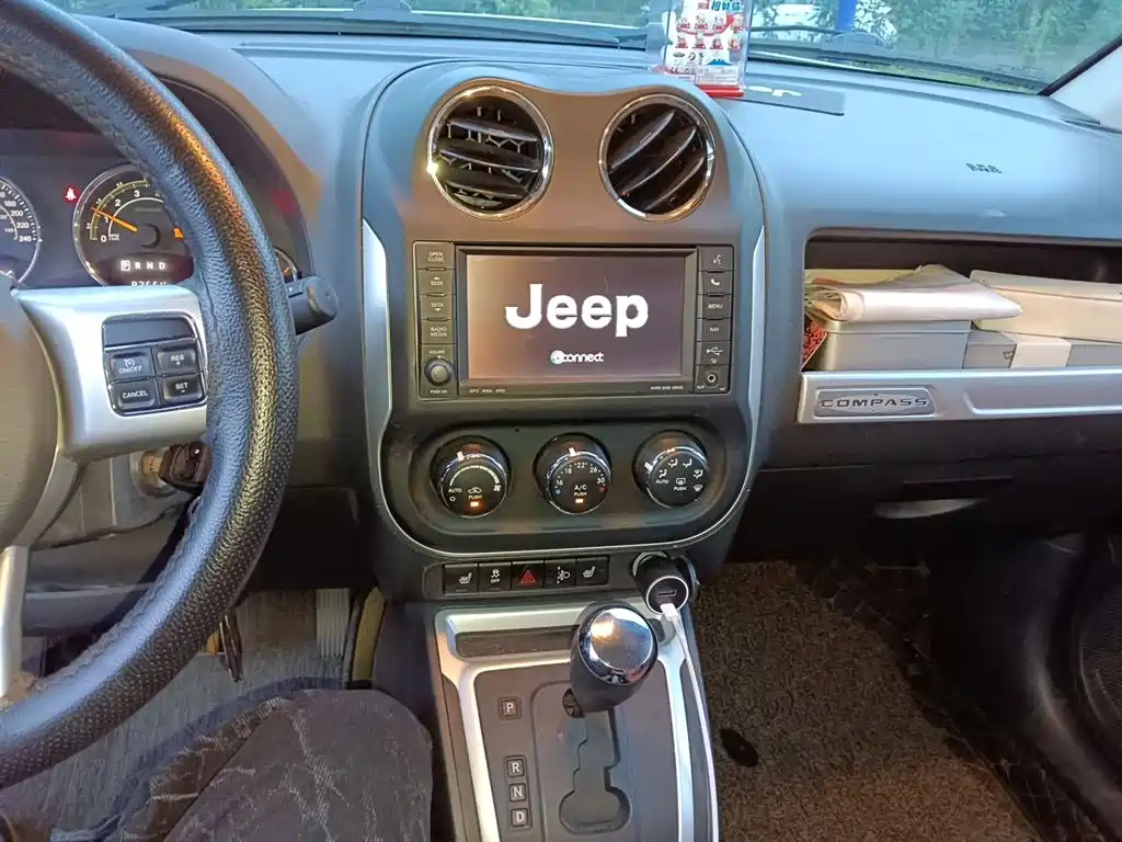 Jeep Compass (Import) 2016 2014 2.4L 4WD Luxury Navigation Edition