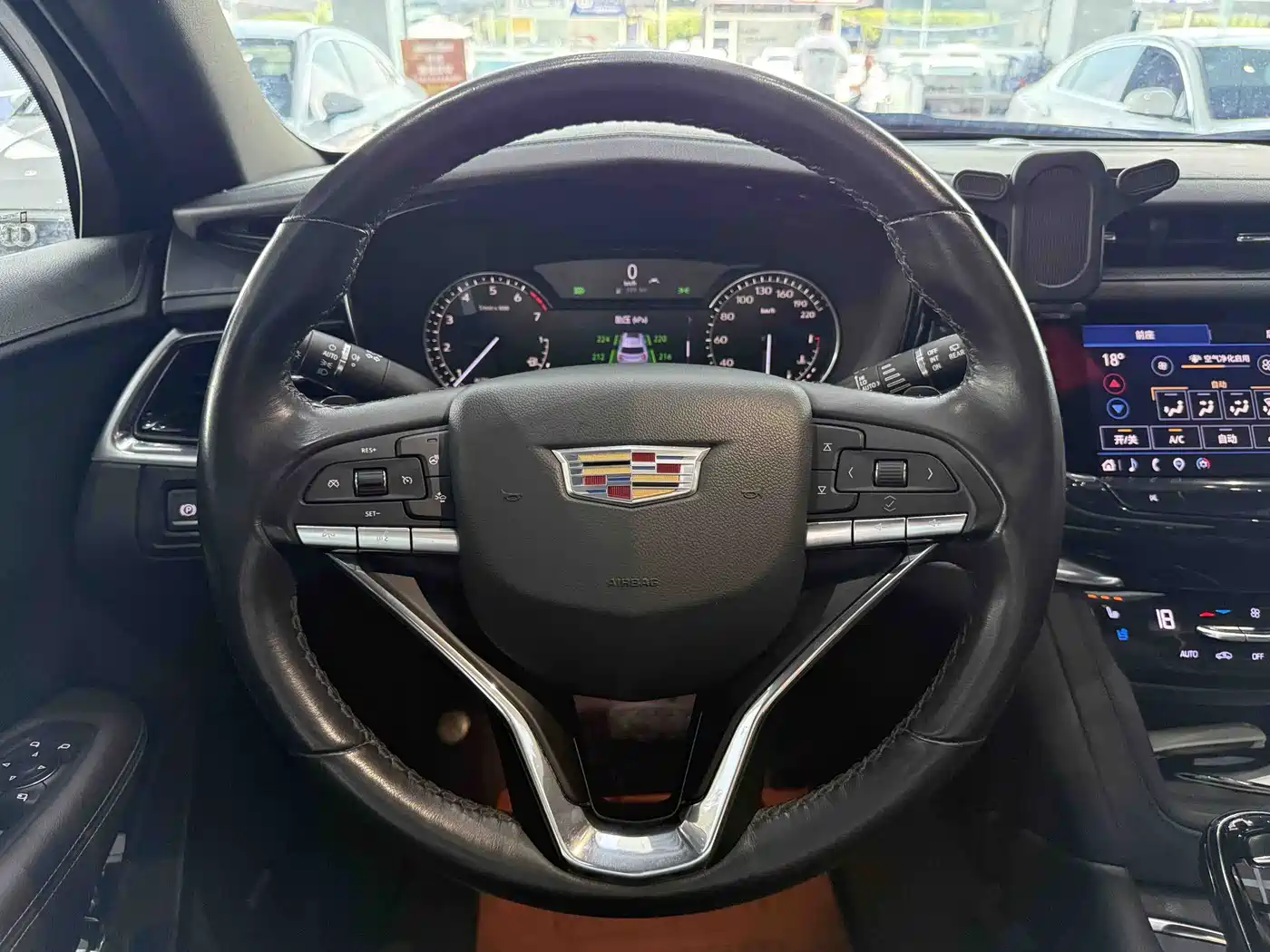 CADILLAC XT6