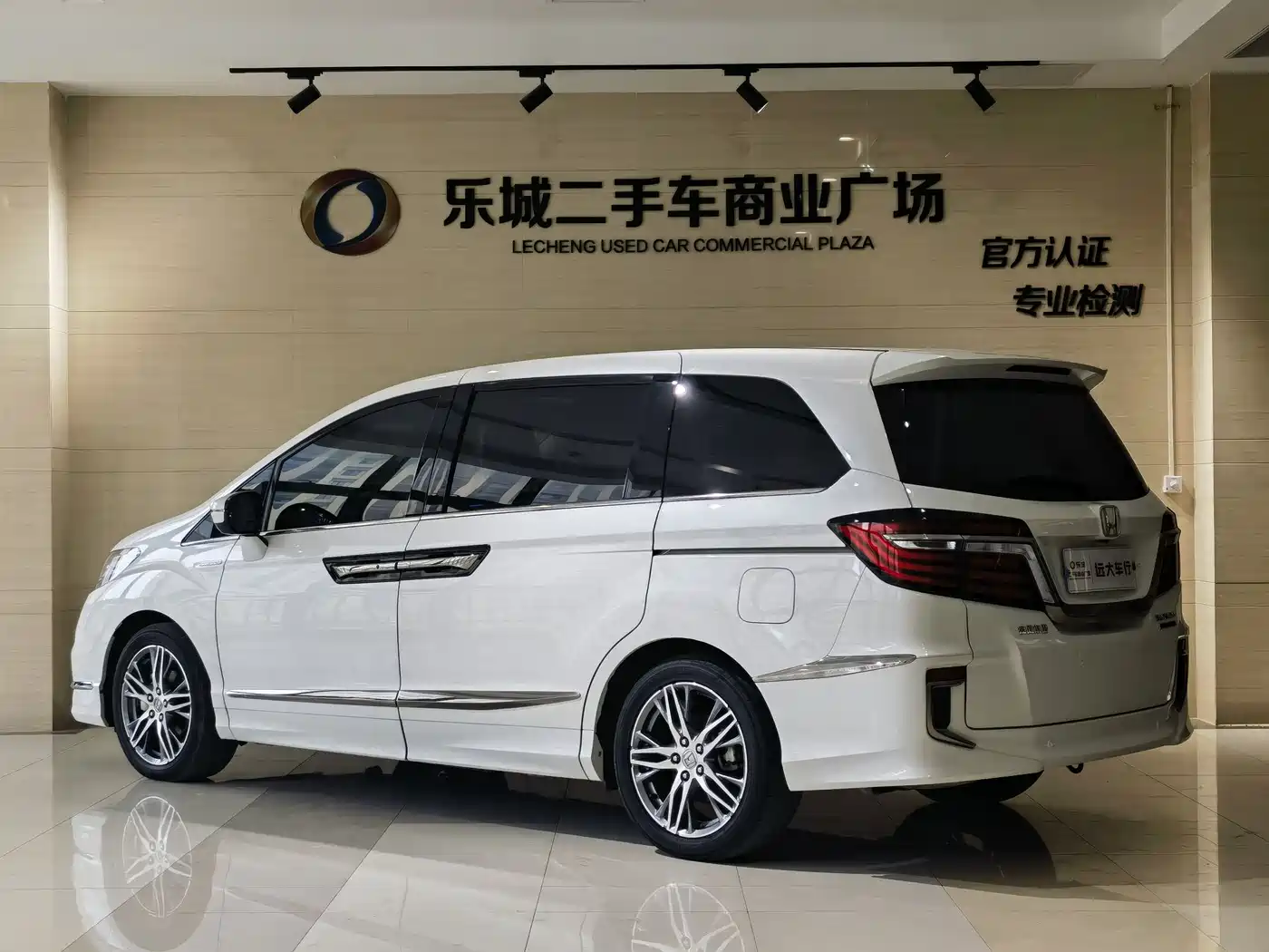 Honda Elysion 2019 2.0L Hybrid Supreme Edition фото 17