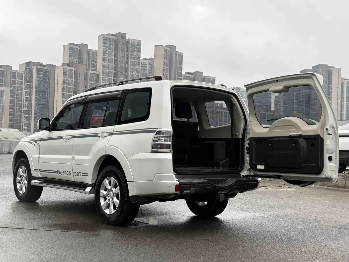 Mitsubishi Pajero (Import) 2018 3.0L Automatic Standard Edition фото 17