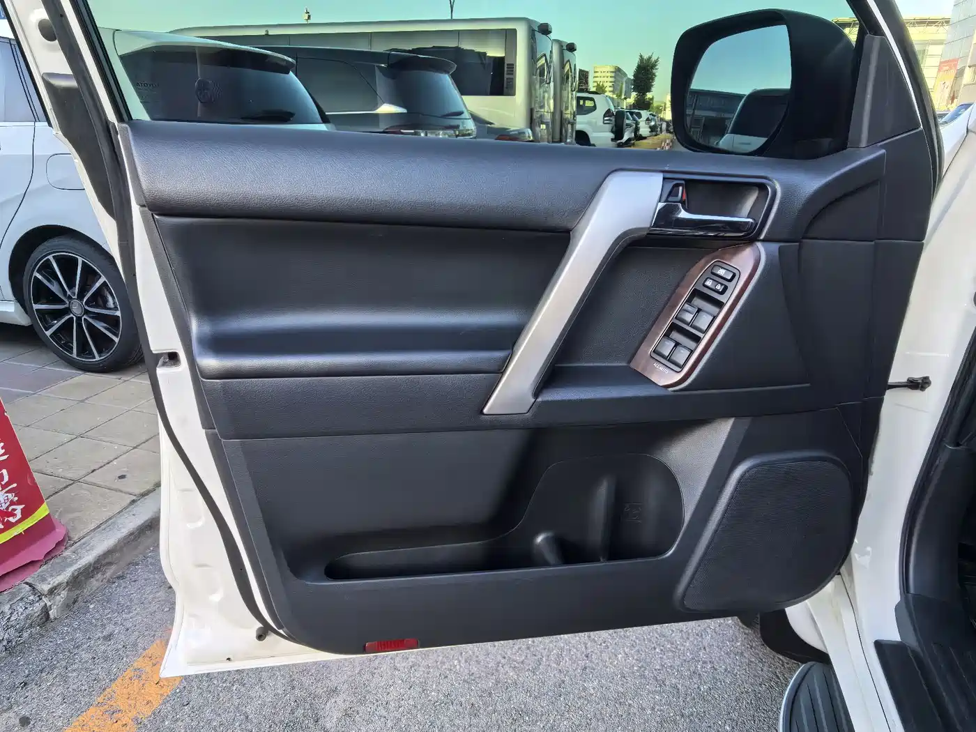 Toyota Prado 2014 4.0L Automatic TX-L фото 20