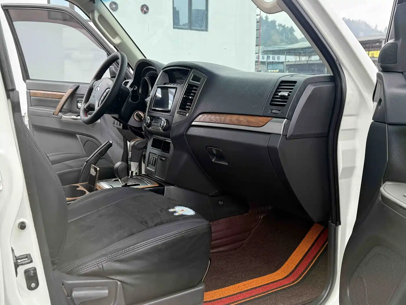 Mitsubishi Pajero (Import) 2018 3.0L Automatic Standard Edition фото 7