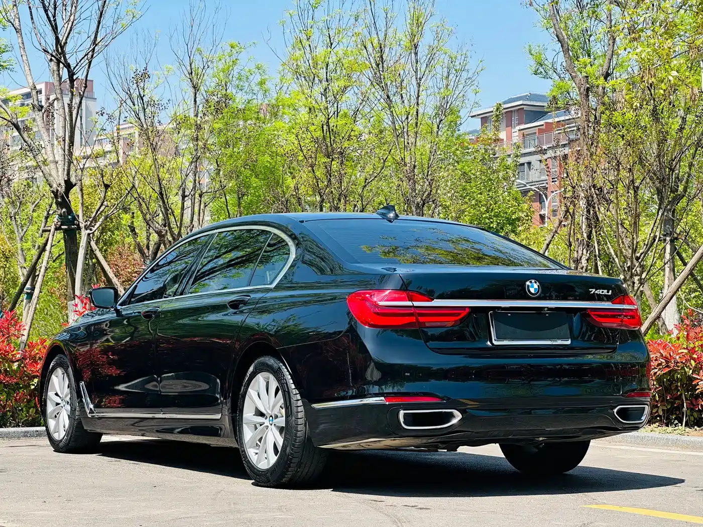 BMW 7 Series 2016 730Li Leading фото 13