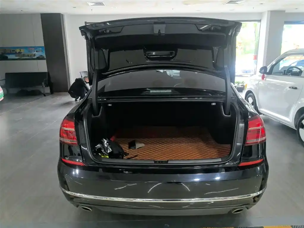 Volkswagen Passat 2017 330TSI DSG Prestige фото 19