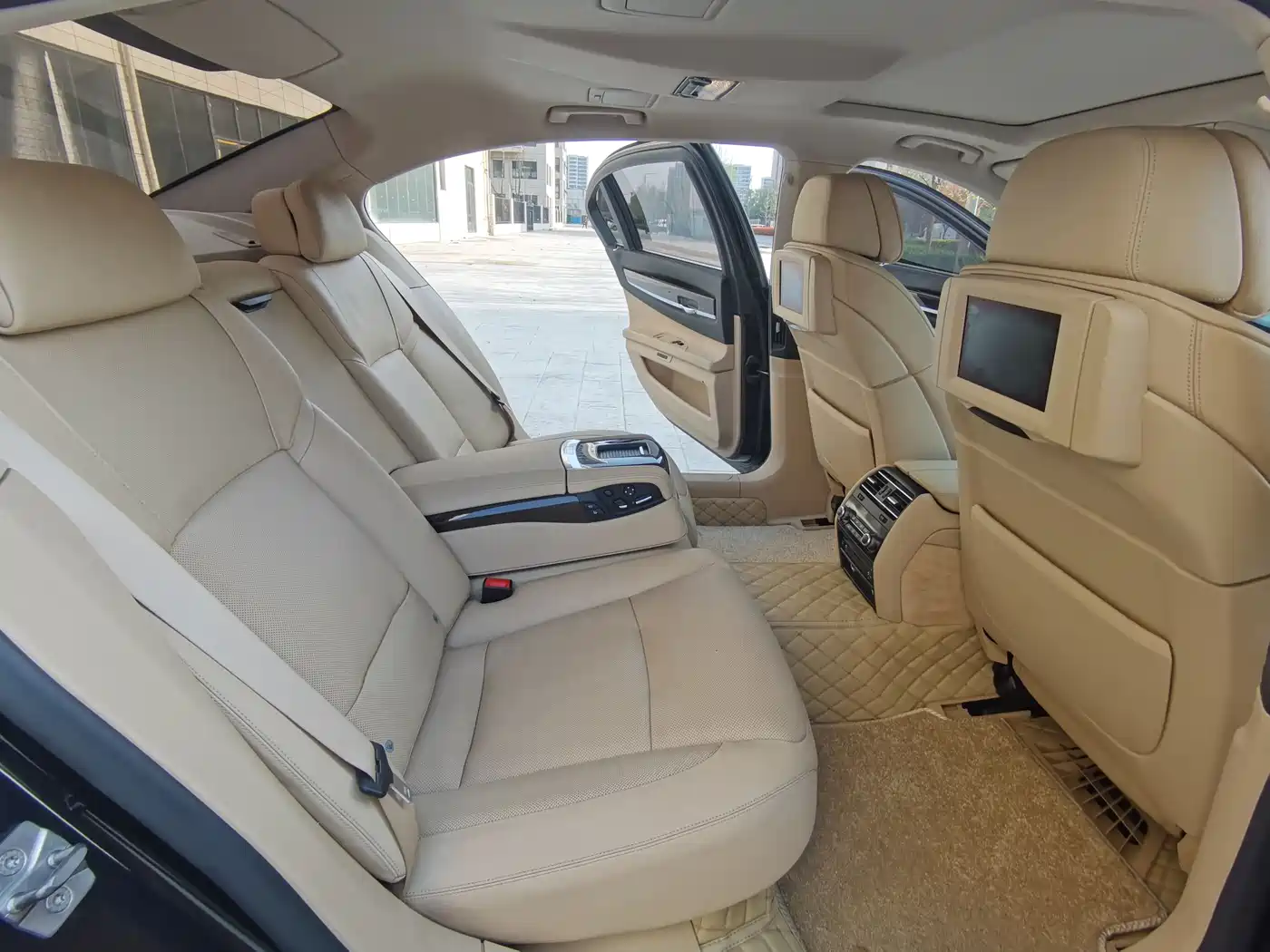 BMW 7 Series 2009 730Li Luxury фото 15