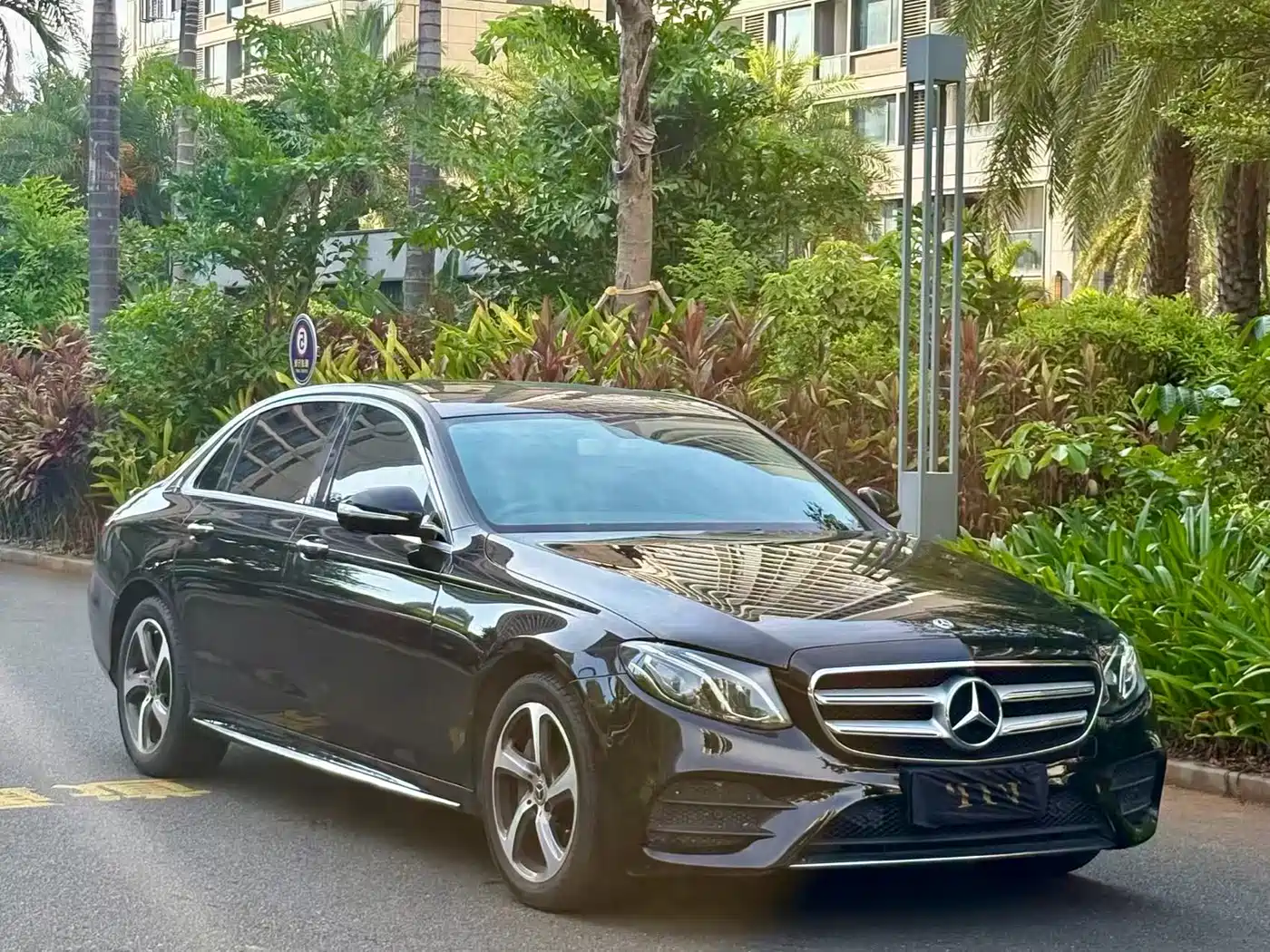 Mercedes-Benz E-Class 2016 E 300 L Sport Fashion Type фото 3