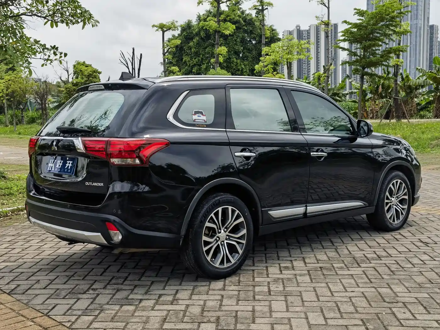 Mitsubishi Outlander 2016 2.4L 4WD Luxury Edition 7-seater фото 7