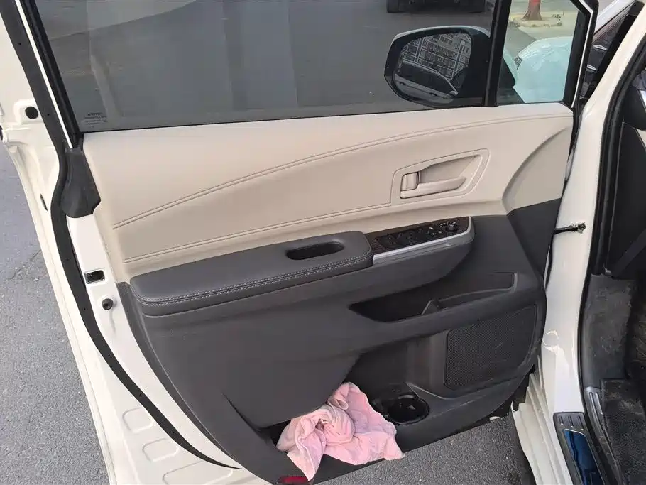Toyota Sienna 2024 2.5L Hybrid Comfort Edition фото 7
