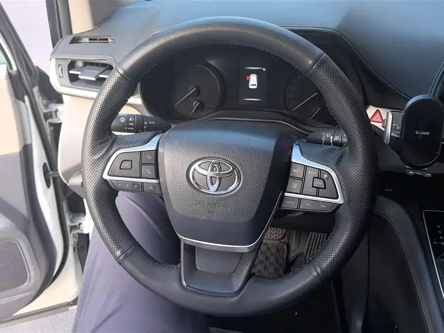 Toyota Sienna 2024 2.5L Hybrid Comfort Edition фото 15