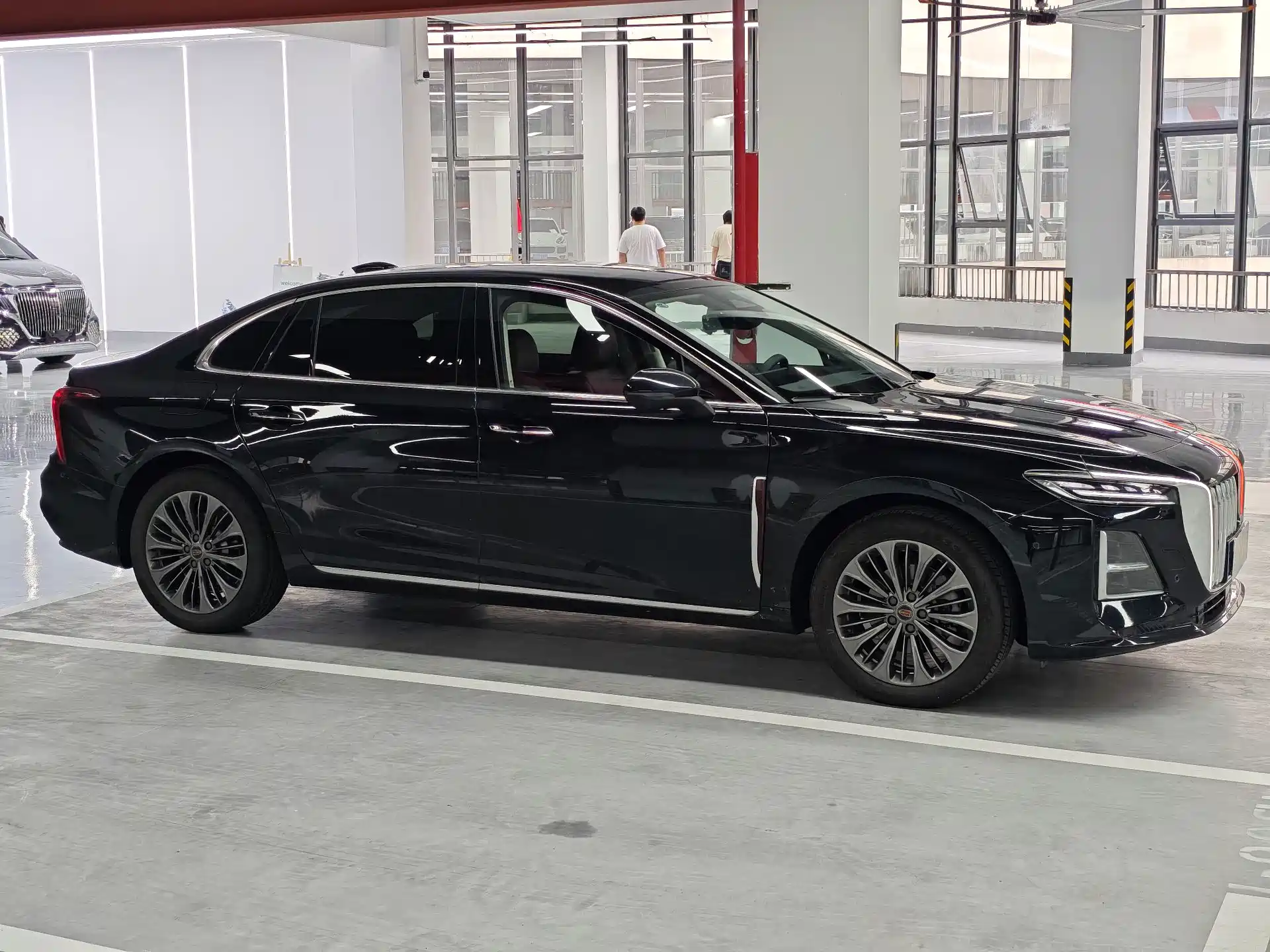 Фото 3 - Hongqi H5