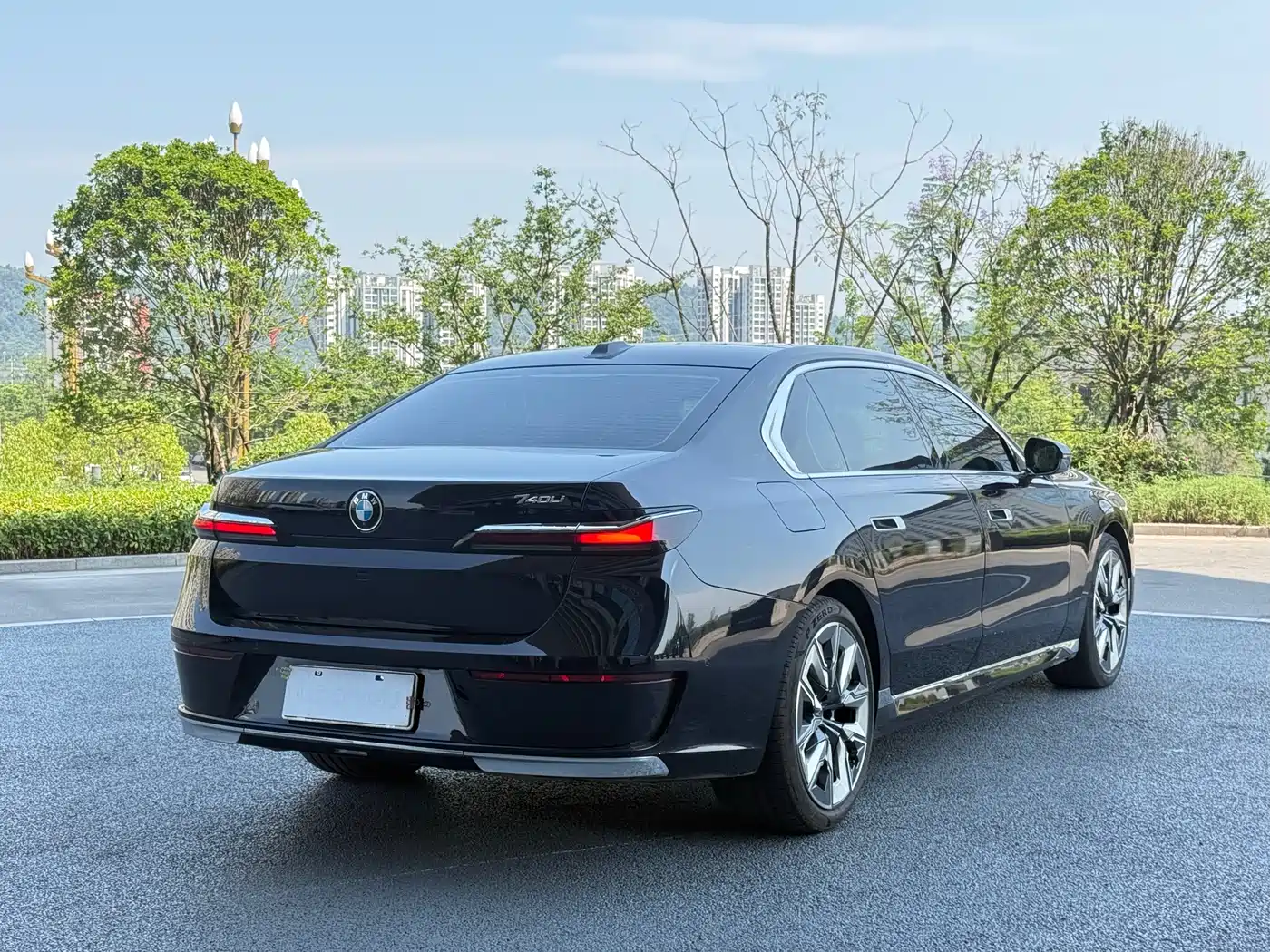 BMW 7 Series 2023 Model 740Li Leading Luxury Package фото 10