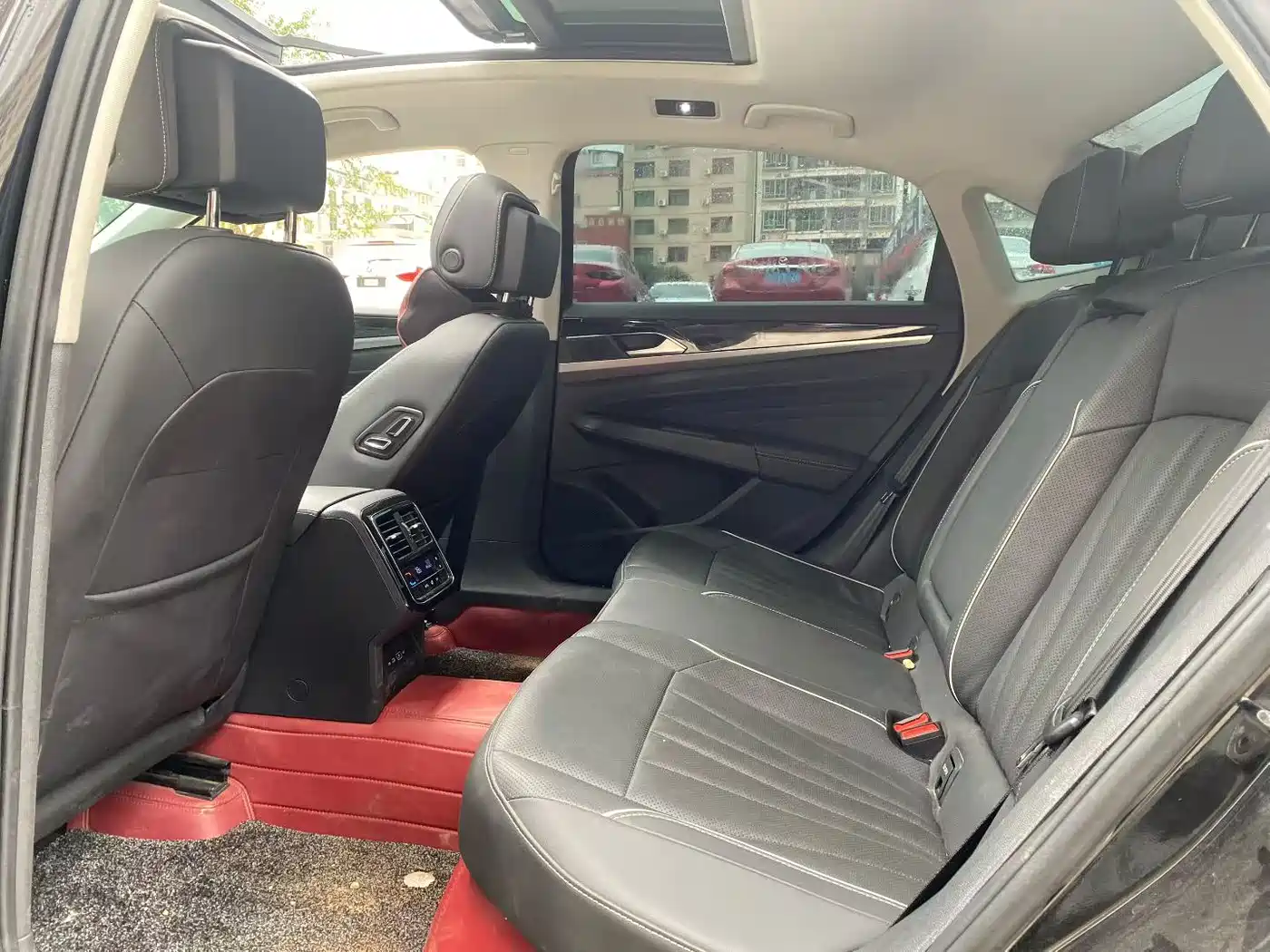 Volkswagen Passat 2024 380TSI Elite Edition фото 15