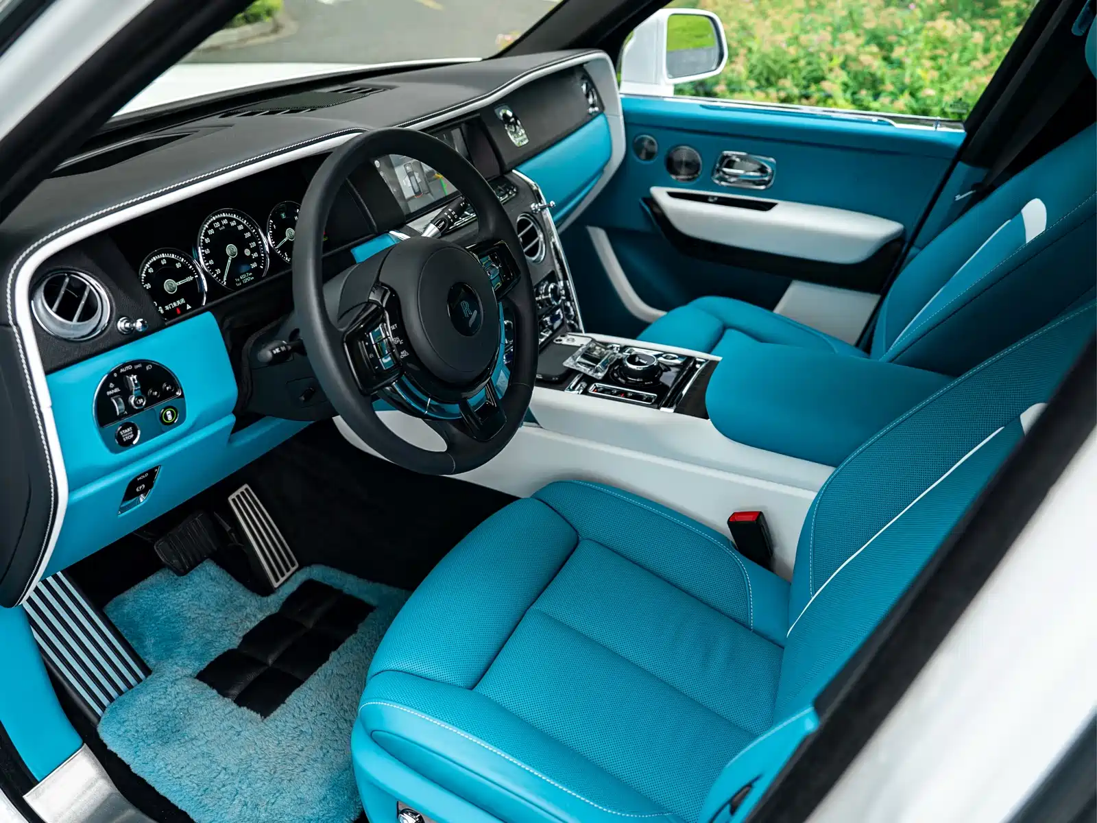 Фото 12 - Rolls-Royce Cullinan