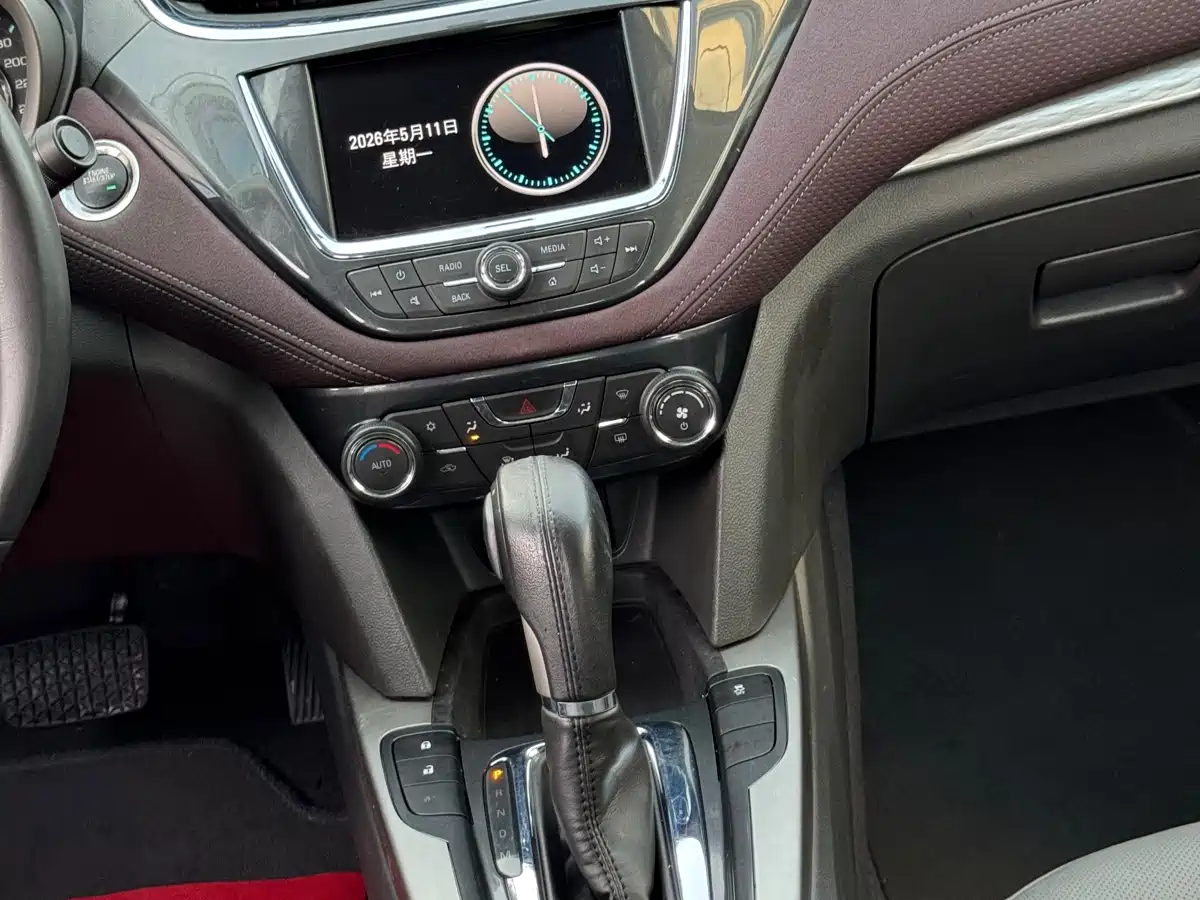 Chevrolet Malibu 2016 2.0L Automatic Luxury фото 9