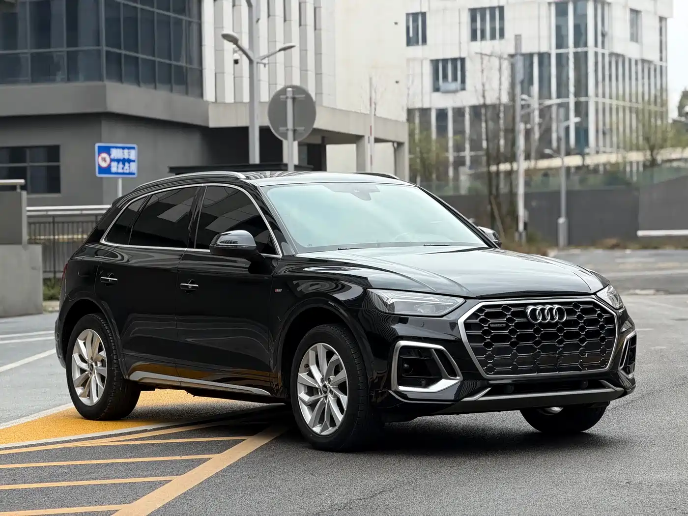 Audi Q5L 2023 40T Luxury Dynamic фото 3