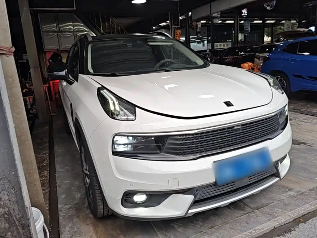 Lynk & Co 01 2017 2.0T AWD Pro фото 4