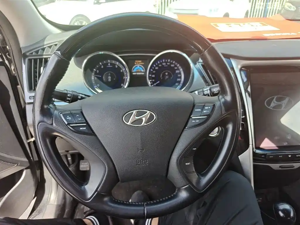 Hyundai Sonata 2014 2.4L Automatic Luxury Edition China IV фото 11
