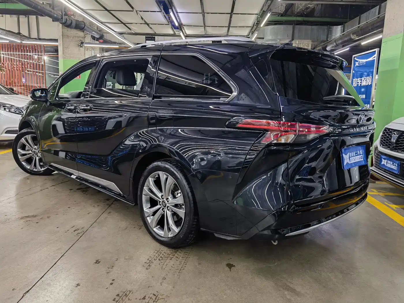 Toyota Sienna 2021 2.5L Hybrid Platinum Edition фото 6