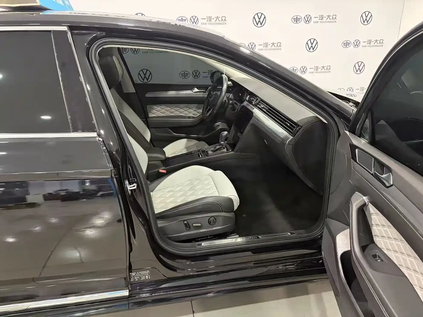 Volkswagen Magotan 2023 2 Million Units Anniversary Edition 330TSI DSG Leading Type фото 6
