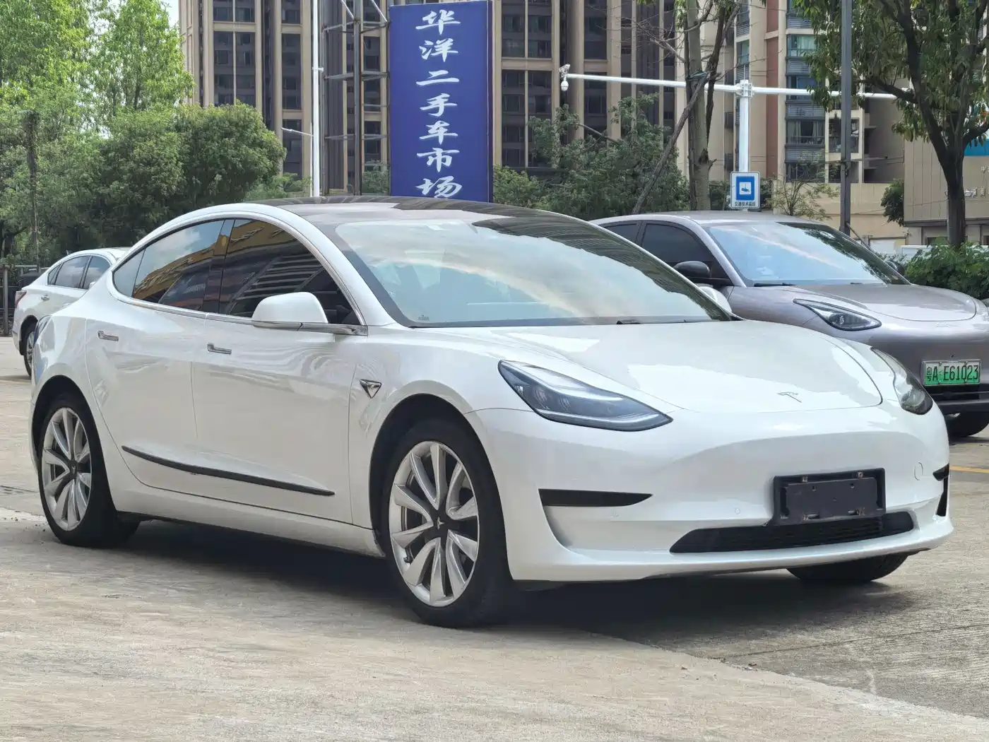TESLA MODEL 3