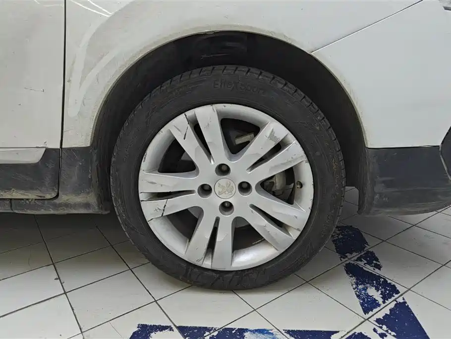 Peugeot 3008 2016 2.0L Automatic Classic Edition фото 6