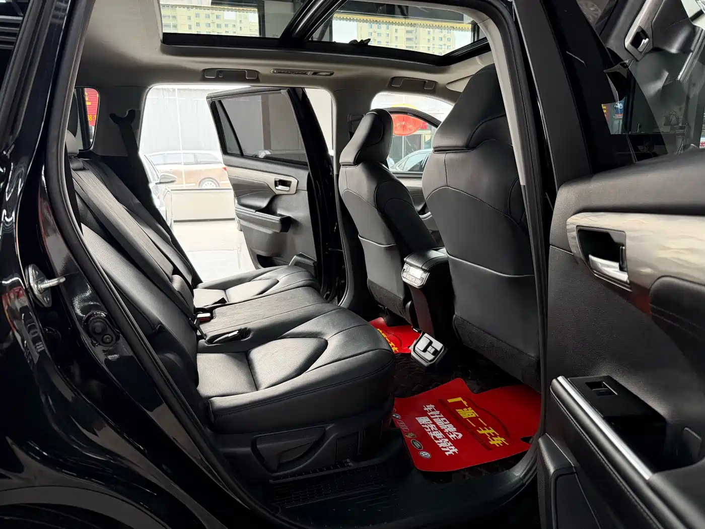 Photo 10 - Toyota Highlander