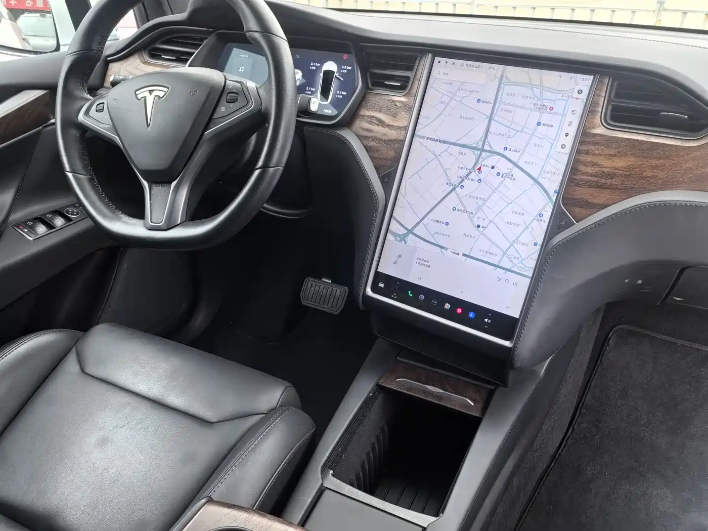 TESLA MODEL X