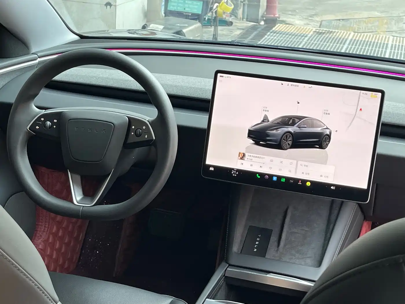 TESLA MODEL 3