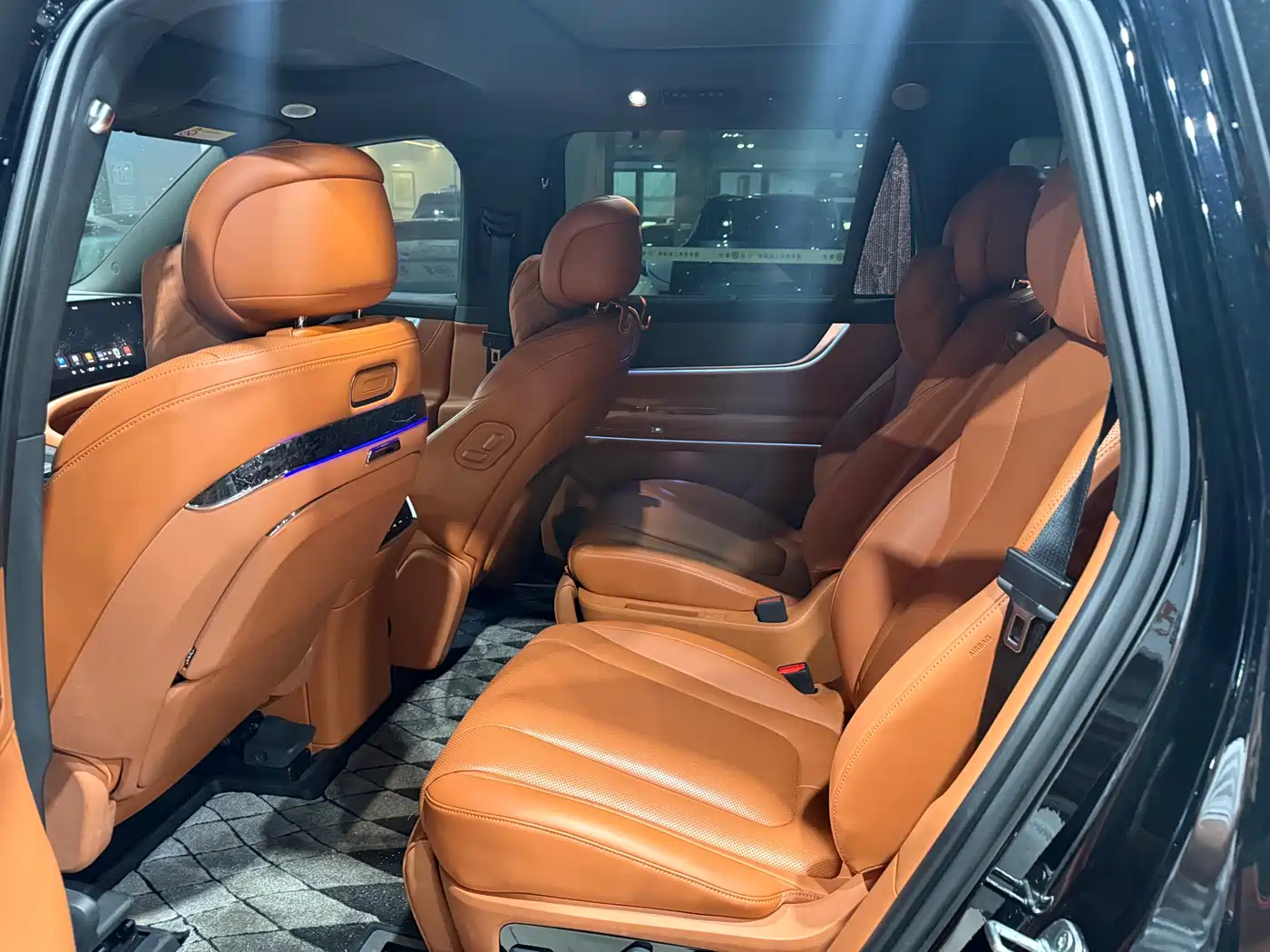 AITO Wenjie AITO M9 2024 Range Extender Max 52kWh 6-seater фото 9