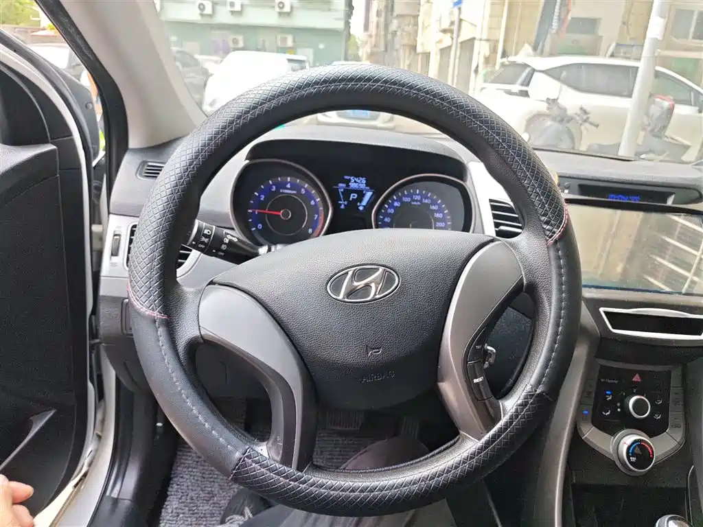 Hyundai Langdong 2016 1.6L Automatic Smart Edition фото 3