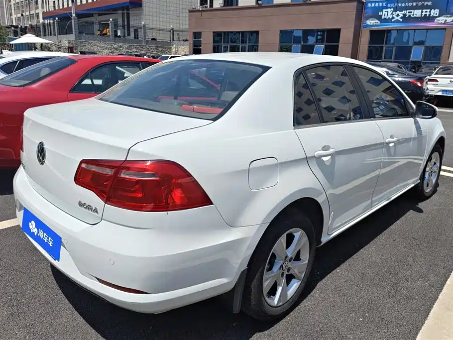 Volkswagen Bora 2015 Quality Edition 1.6L Manual Fashion фото 3