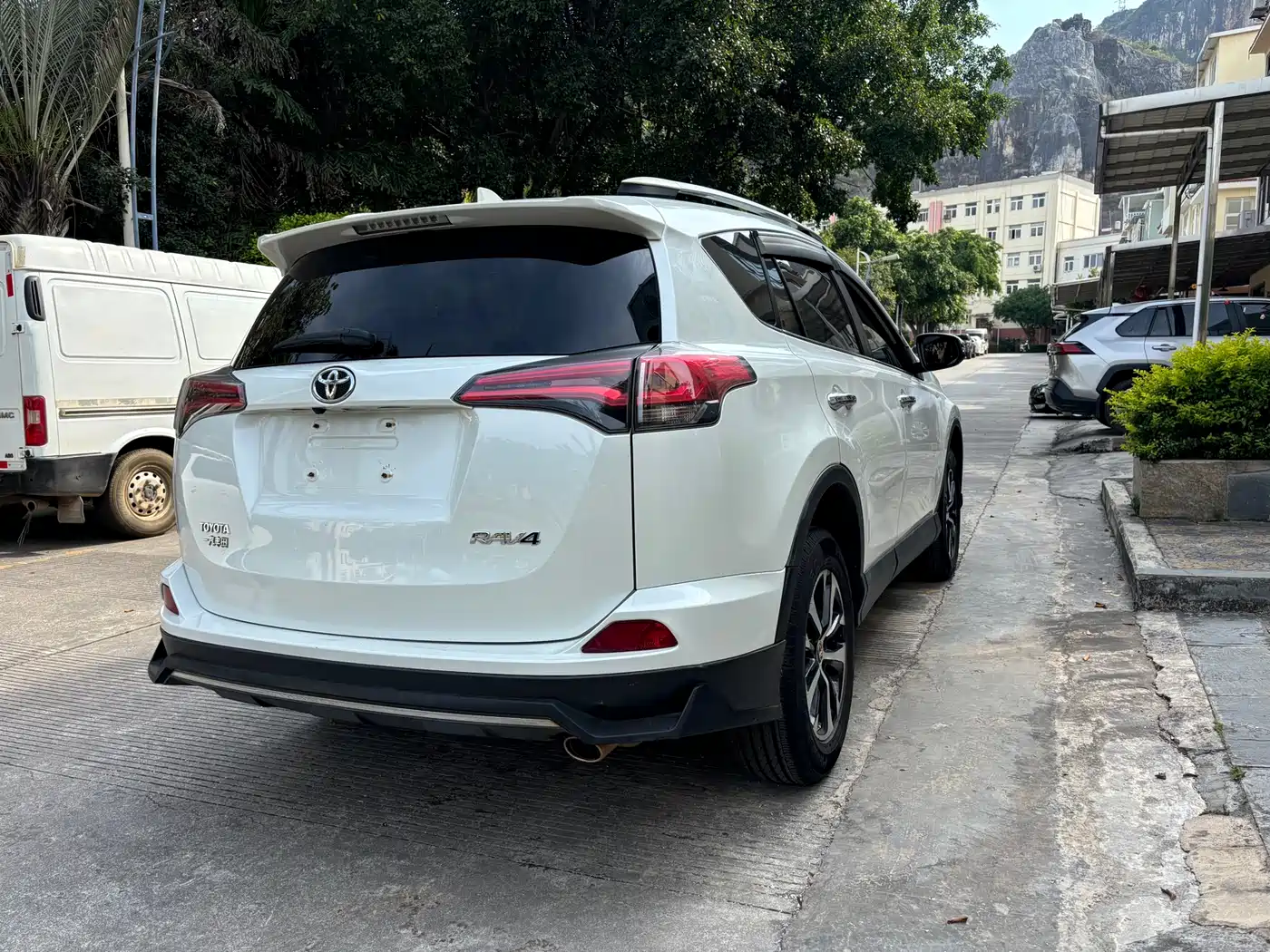Toyota RAV4 Rongfang 2016 2.0L CVT 2WD Trend (China V) фото 5