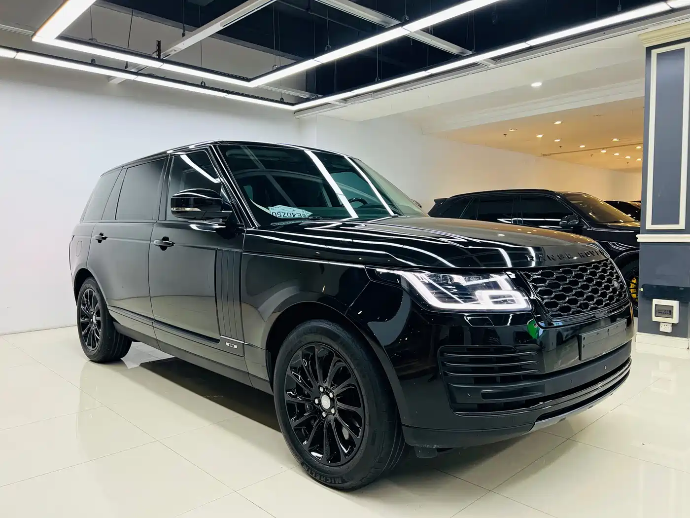 Land Rover Range Rover 2018 3.0 SC V6 Vogue Heritage Extended Edition фото 5