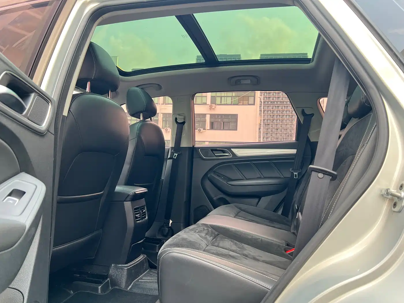 ROEWE RX5 NEW ENERGY