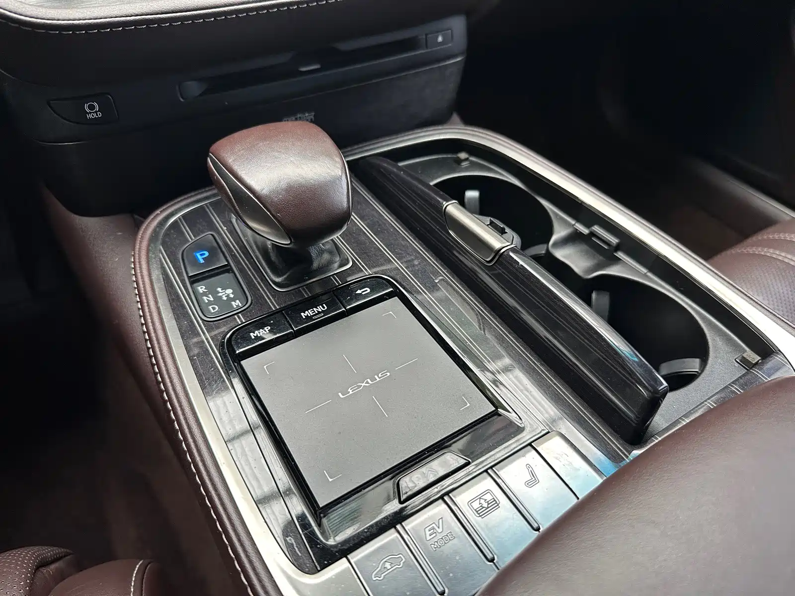 Фото 4 - Lexus LS