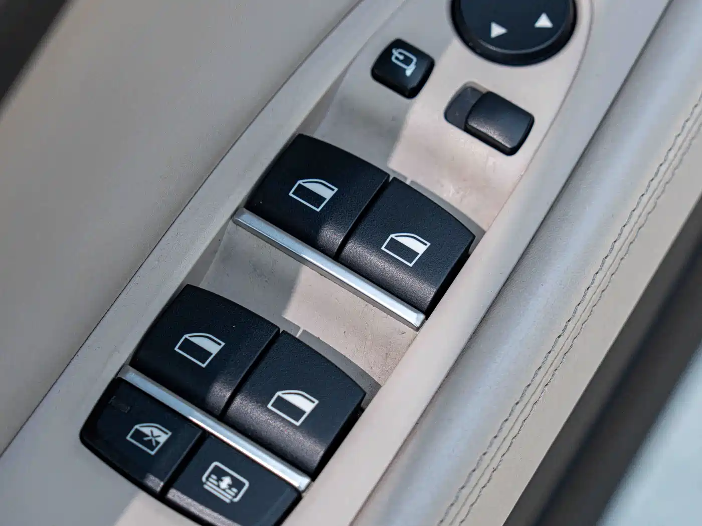 BMW 7 Series 2010 760Li фото 18