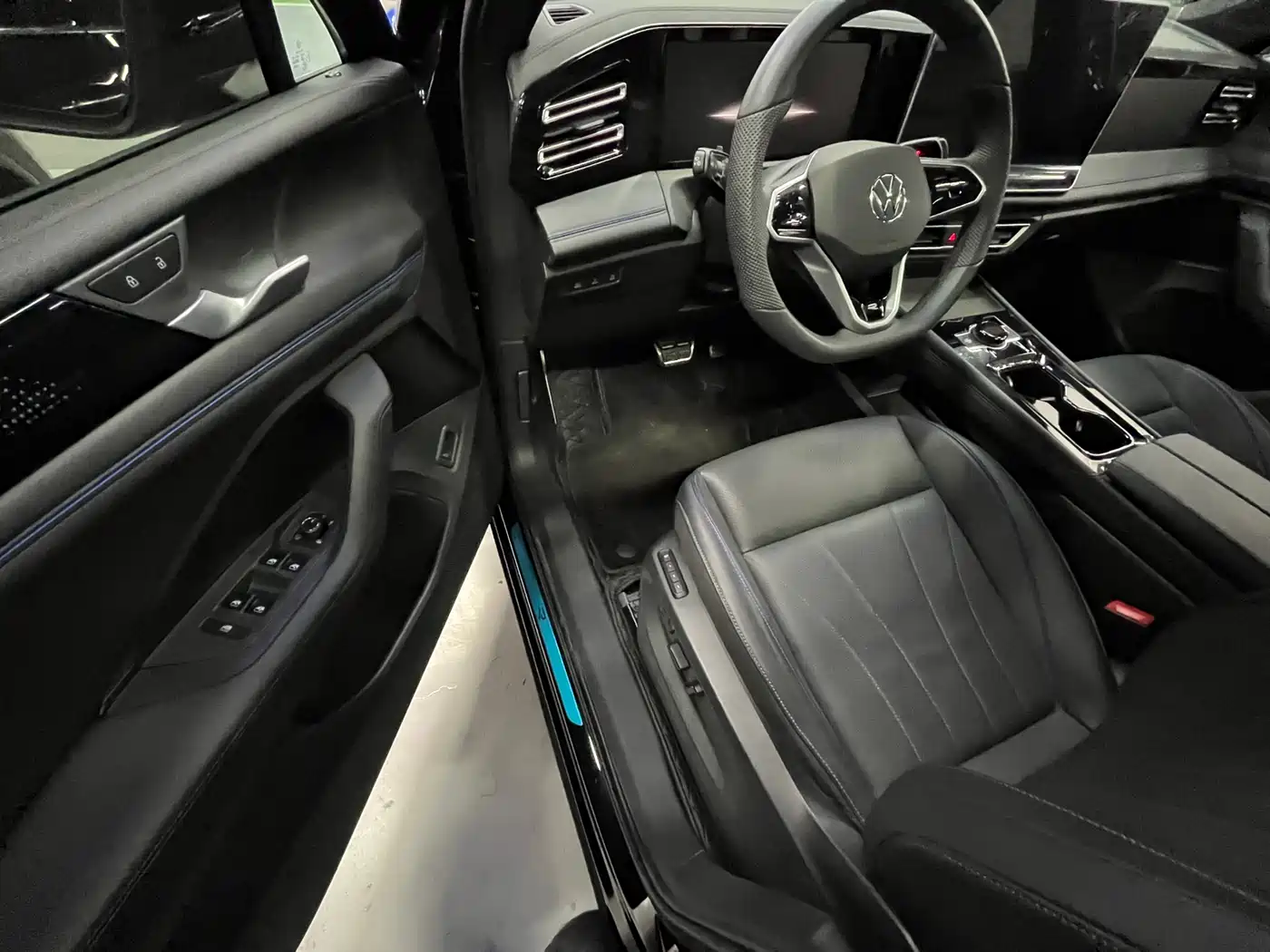 Volkswagen Tiguan L 2024 PRO 380TSI AWD R-Line Intelligent Leader Edition фото 15