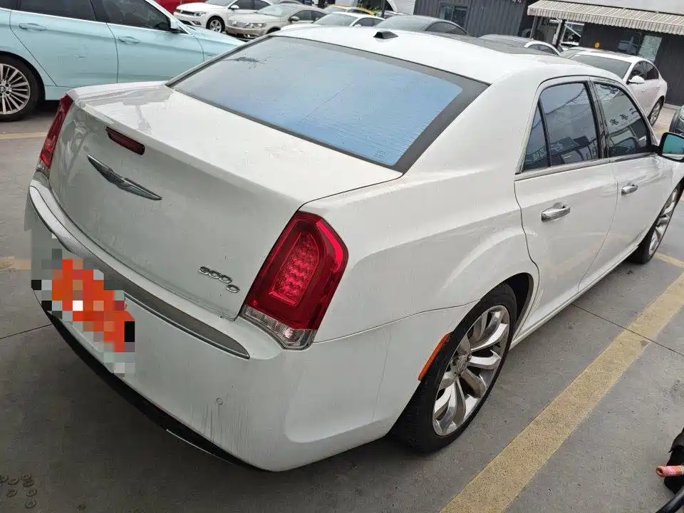 Photo 6 - Chrysler 300C (Import)